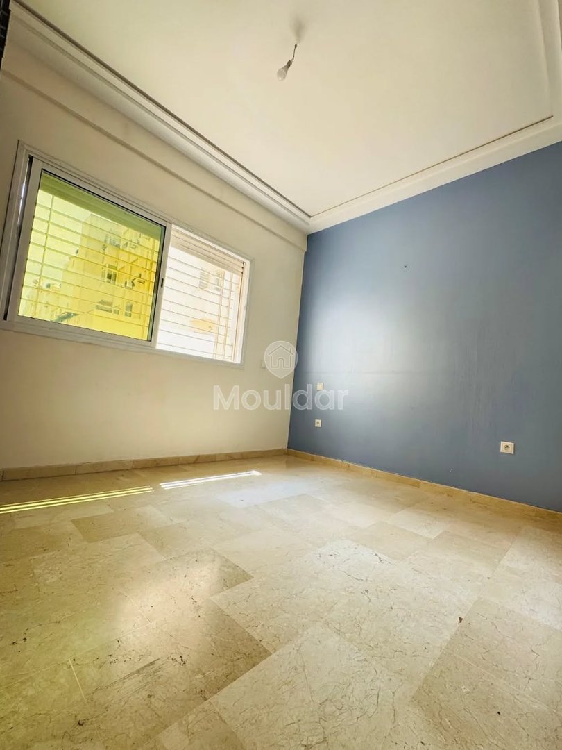 Casablanca huur is in Casablanca الدار البيضاء. Studio 4e verdieping 75 m2 lift zonder garage wijk les princesses 2 badkamers prijs 5300 DHS#Maroc #Casablanca #Rabat #Marrakech #Morocco - Photo 4