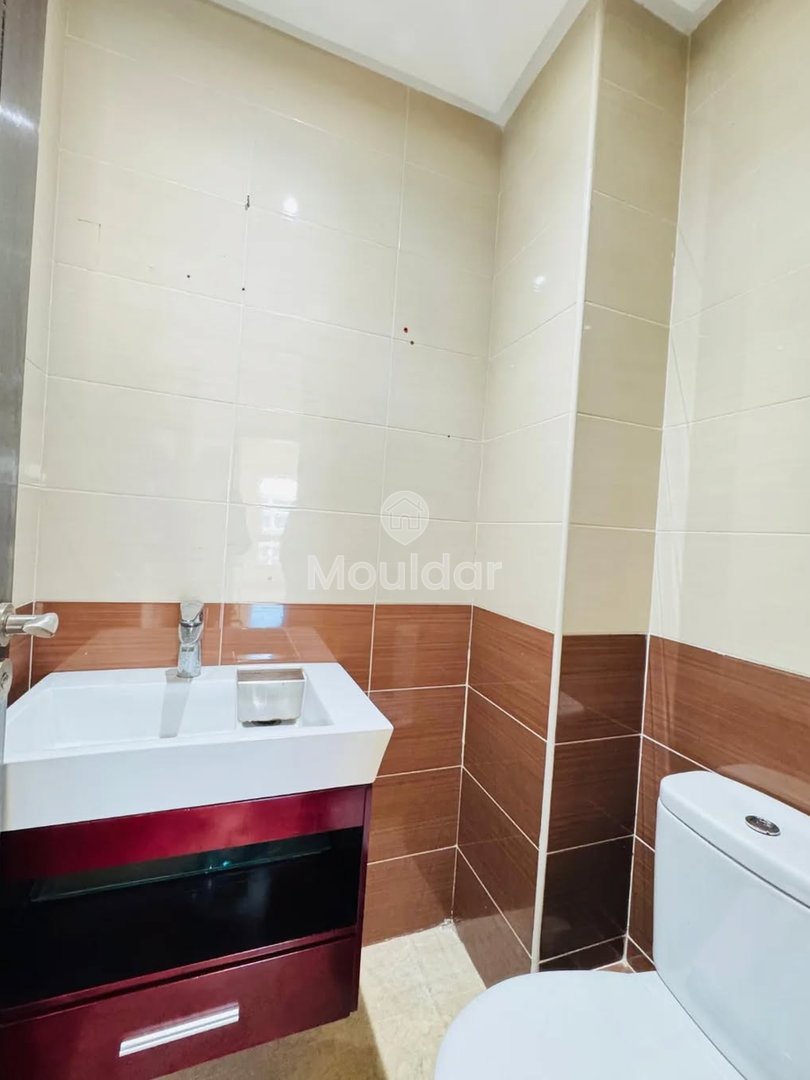 Casablanca huur is in Casablanca الدار البيضاء. Studio 4e verdieping 75 m2 lift zonder garage wijk les princesses 2 badkamers prijs 5300 DHS#Maroc #Casablanca #Rabat #Marrakech #Morocco - Photo 9