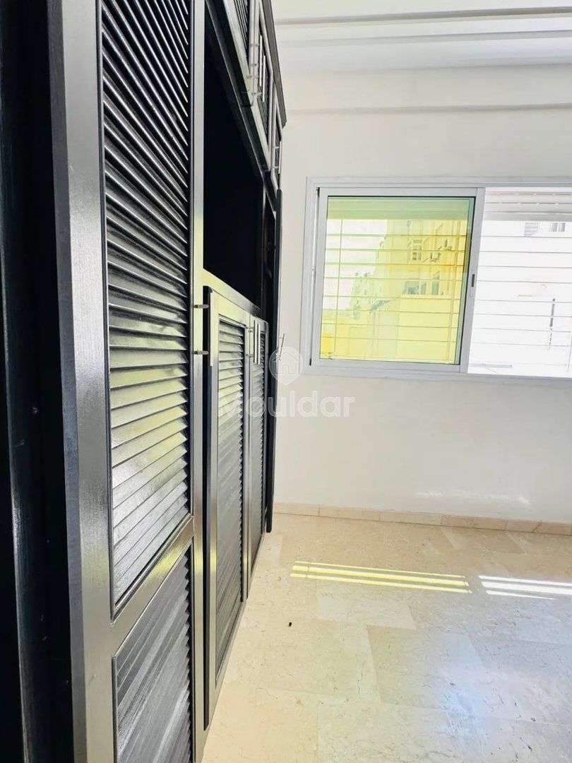 Casablanca huur is in Casablanca الدار البيضاء. Studio 4e verdieping 75 m2 lift zonder garage wijk les princesses 2 badkamers prijs 5300 DHS#Maroc #Casablanca #Rabat #Marrakech #Morocco - Photo 5