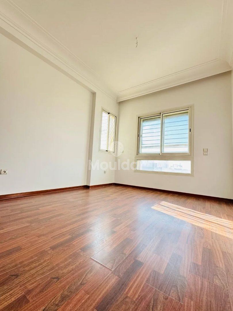 شقة للإيجار في الدار البيضاء: 3 غرف، 130م² - Photo 6