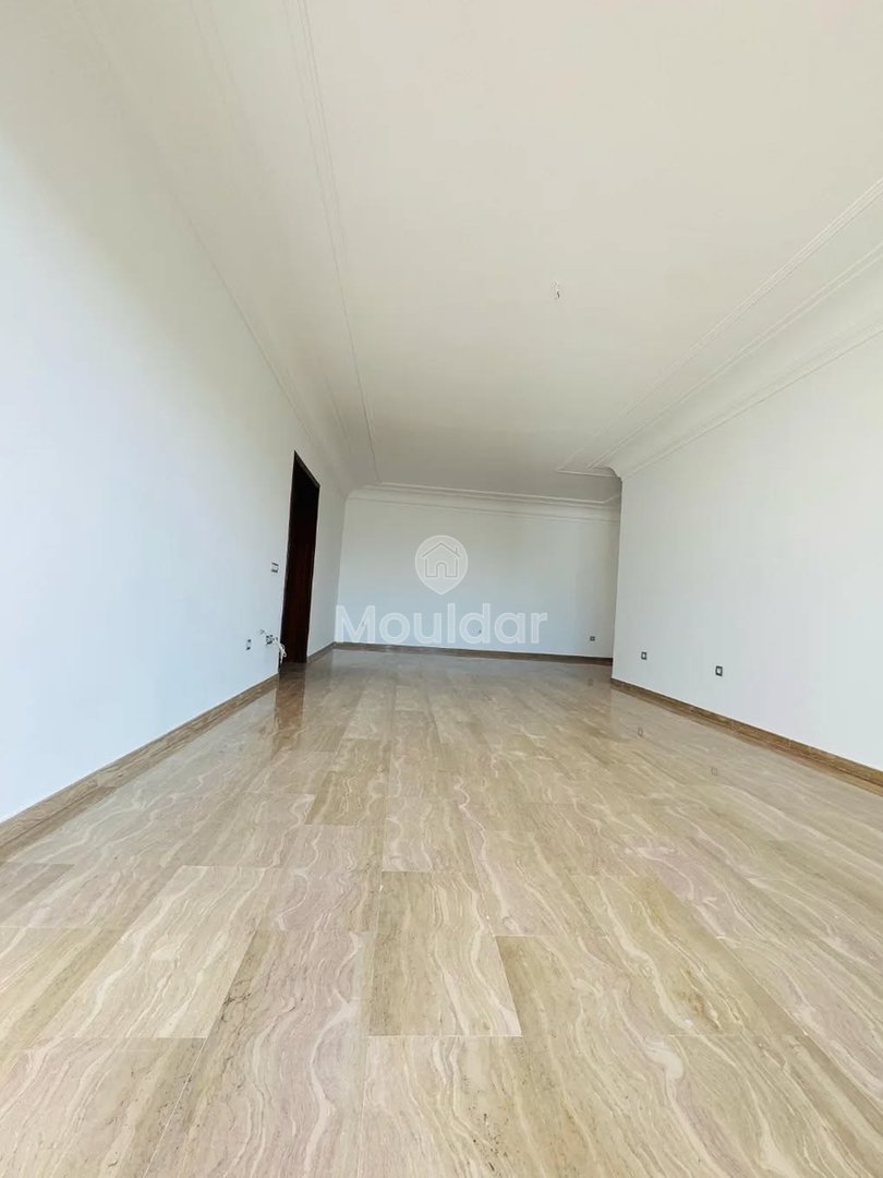 شقة للإيجار في الدار البيضاء: 3 غرف، 130م² - Photo 2