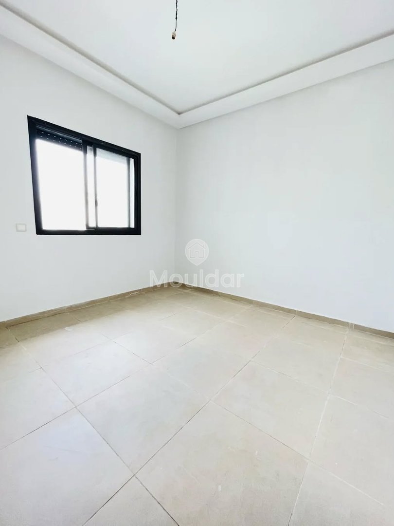 Kiralık: Hay Laymoun'da Geniş 3 Odalı Daire - Photo 1