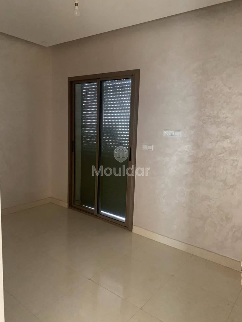 Charming 3-Bedroom Apartment for Sale in Sidi Maarouf - Photo 2