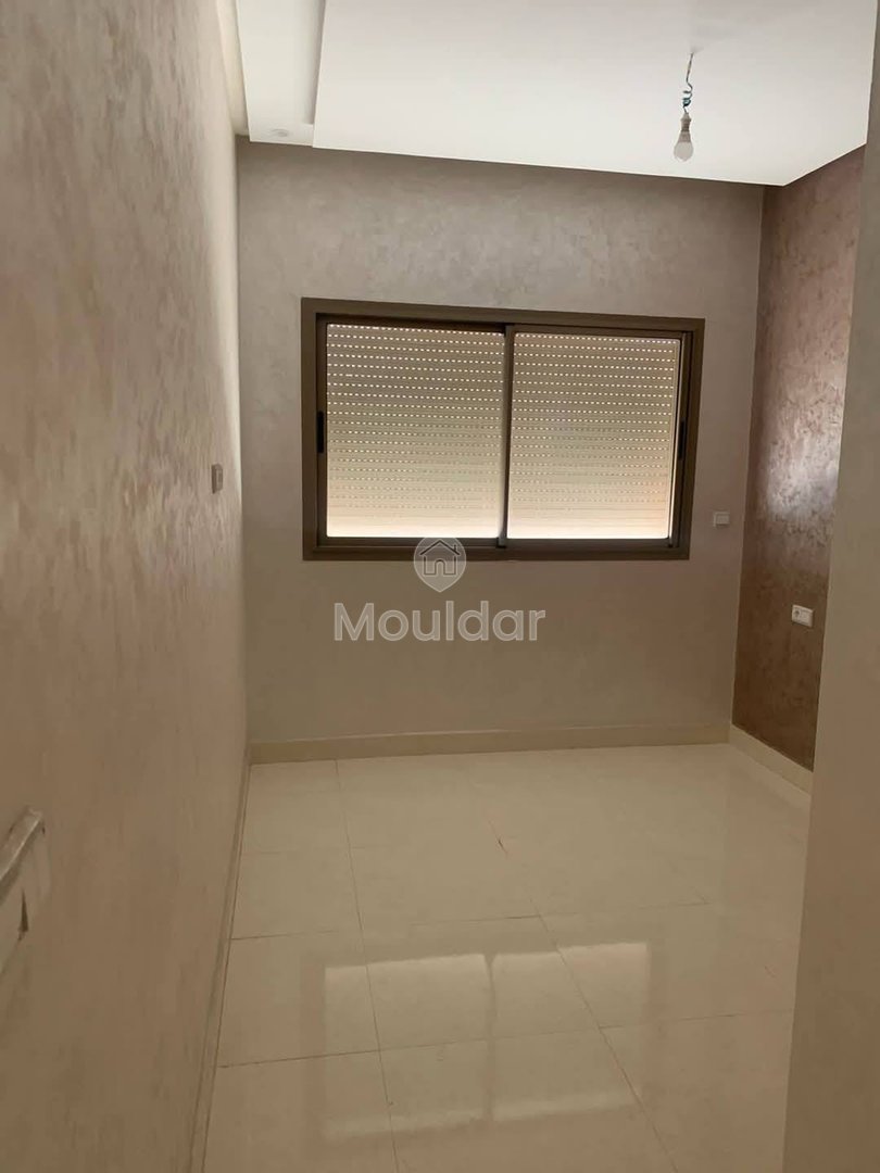 Charming 3-Bedroom Apartment for Sale in Sidi Maarouf - Photo 3