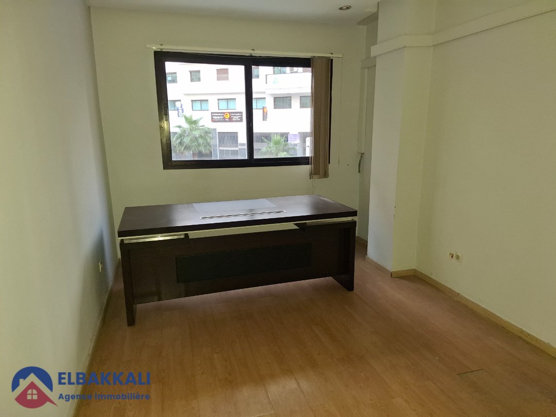 مكتب للإيجار في وسط مدينة طنجة: 80م² مع 4 غرف - Photo 14