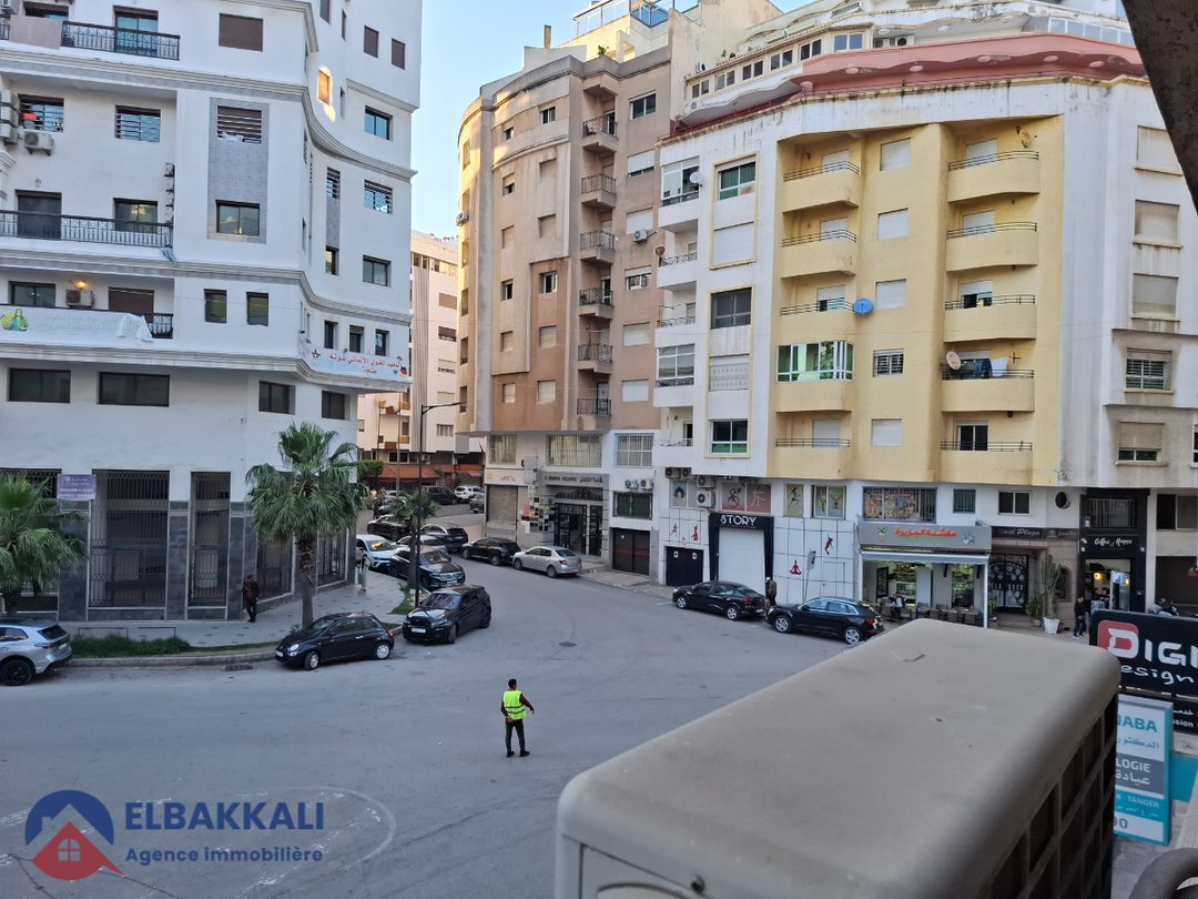 مكتب للإيجار في وسط مدينة طنجة: 80م² مع 4 غرف - Photo 2