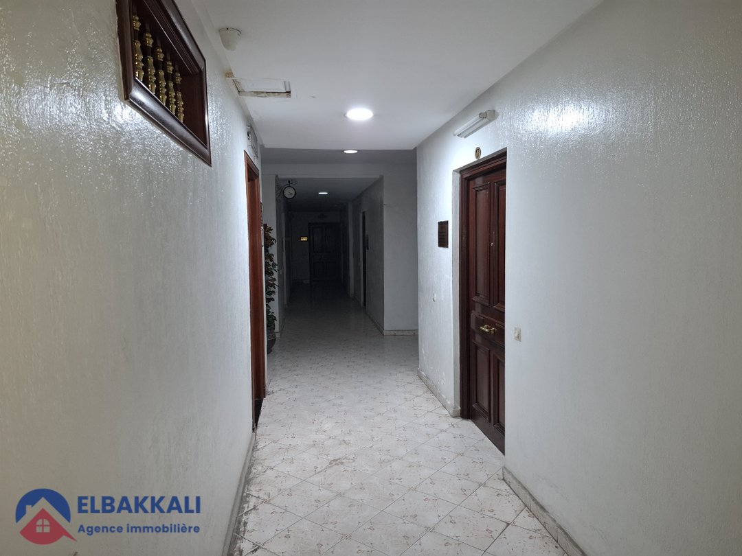 مكتب للإيجار في وسط مدينة طنجة: 80م² مع 4 غرف - Photo 6