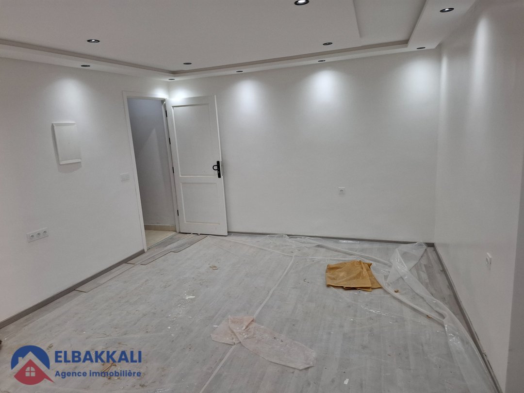 مساحة مكتب للإيجار في طنجة - دراسية، 85م² - Photo 1