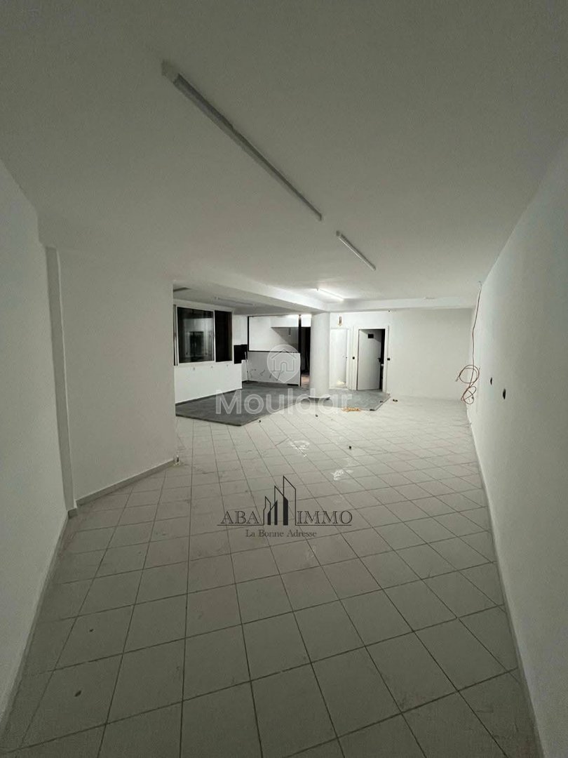 مساحة تجارية للإيجار: 220 متر مربع في قلب غوثييه - Photo 3