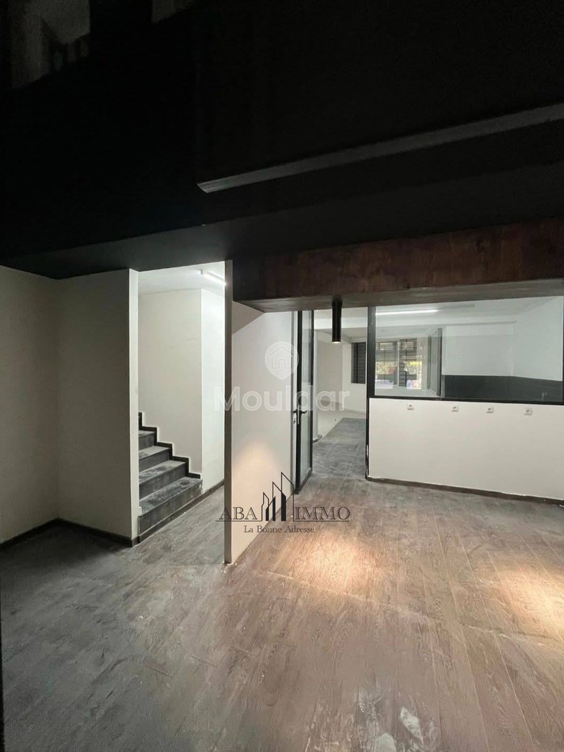 مساحة تجارية للإيجار: 220 متر مربع في قلب غوثييه - Photo 2