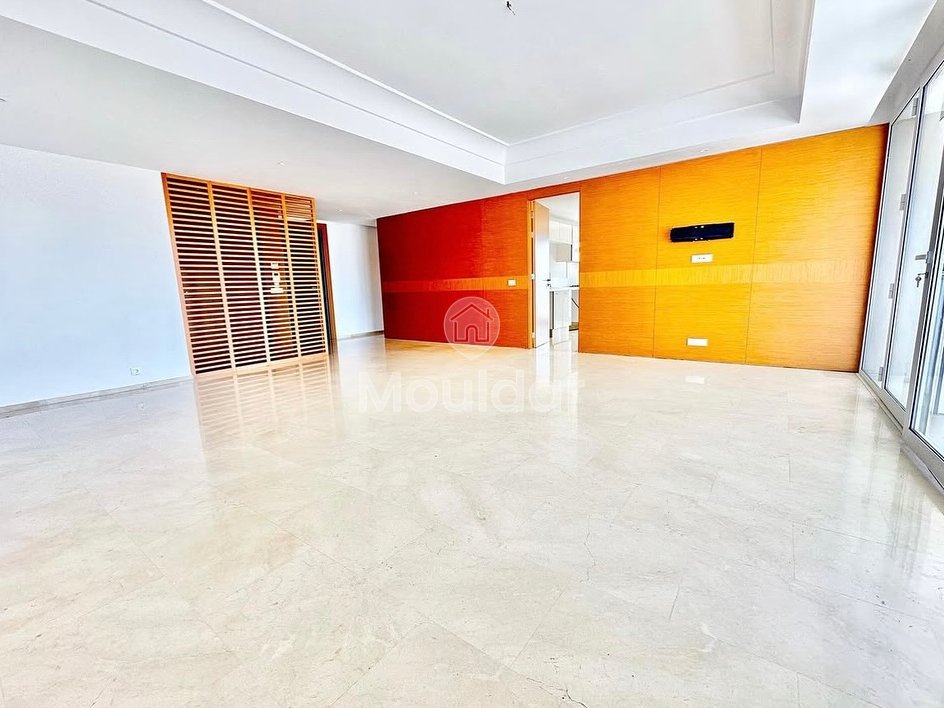 لإيجار: شقة 3 غرف نوم، 155م² في مدينة المالية بالدار البيضاء - Photo 2