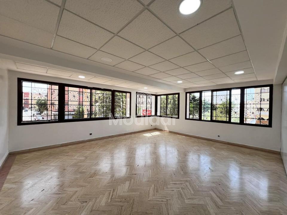 Te Huur: Ruim kantoor van 255m² in Casablanca Bournazil - Photo 2