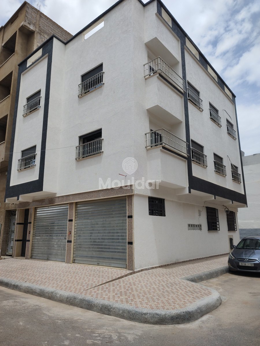 Maison Élégante à Khouribga: 8 Chambres et Garage - Photo 1