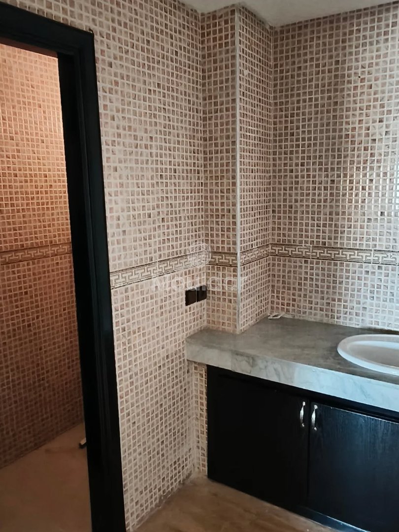 Para alugar: Apartamento espaçoso de 3 quartos no coração de Kenitra - Photo 12