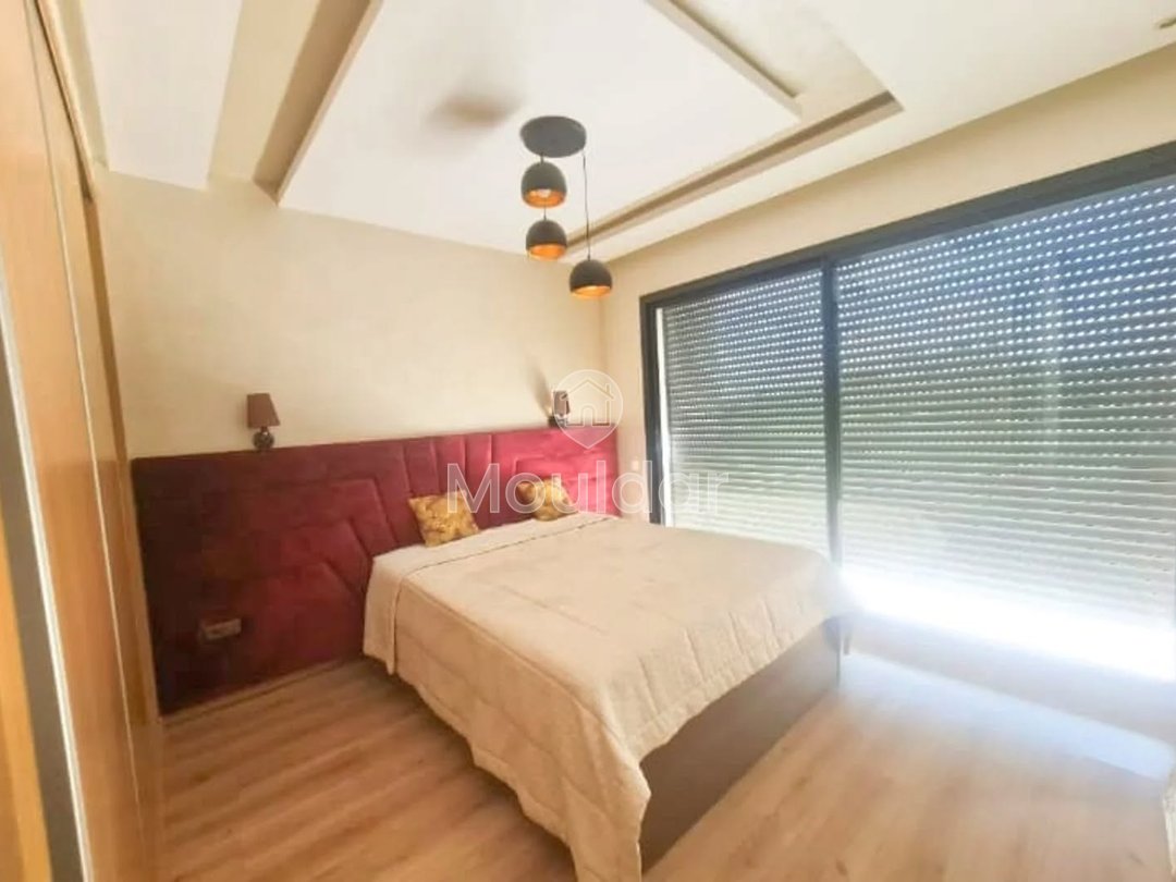 De închiriat: Apartament fermecător de 126 m² situat în cartierul Les Hermitage din Casablanca.

- Suprafața: 126 m²
- 5 etaje cu lift
- Sufragerie mare
- 2 dormitoare
- 2 băi
- Bucătărie echipată
- Terasă
- Loc de parcare

Apartamentul beneficiază de apropierea imediată de magazine, școli și transporturi.

Preț chirie: 8300 DH pe lună (cu comisionul de administrare inclus). - Photo 2