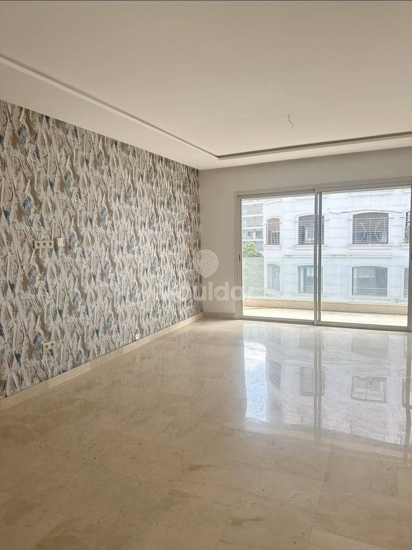 Appartement te huur: 3 slaapkamers in het hart van Casablanca - Photo 1