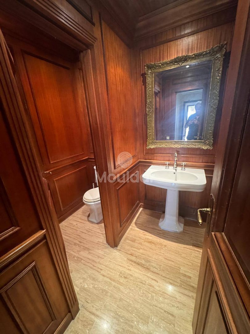 Spacious Apartment for Sale in the Golden Triangle, Casablanca - Photo 9