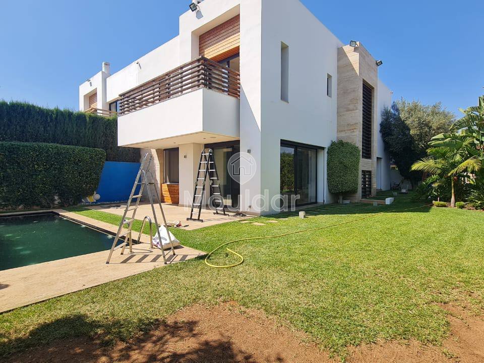 Bouskoura'da Kiralık Geniş Villa - Green Town - Photo 1