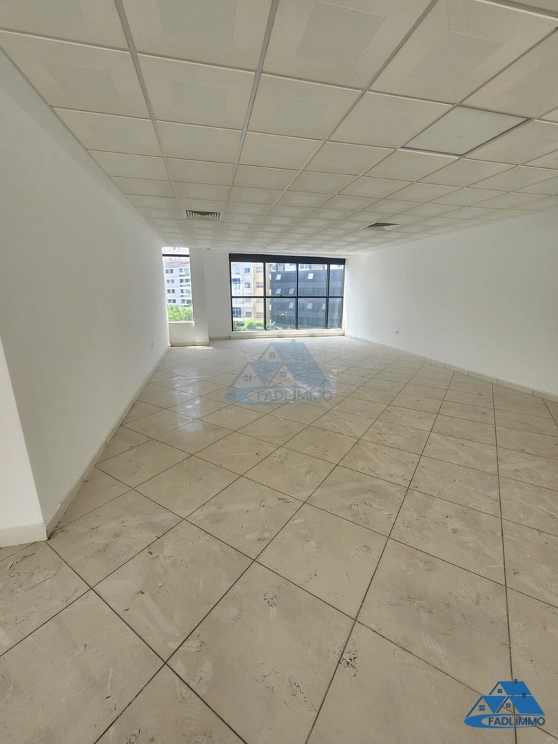 Alquilar Oficina Frontal a 5 min de la Estación de Tren de Alta Velocidad Kénitra - Photo 1