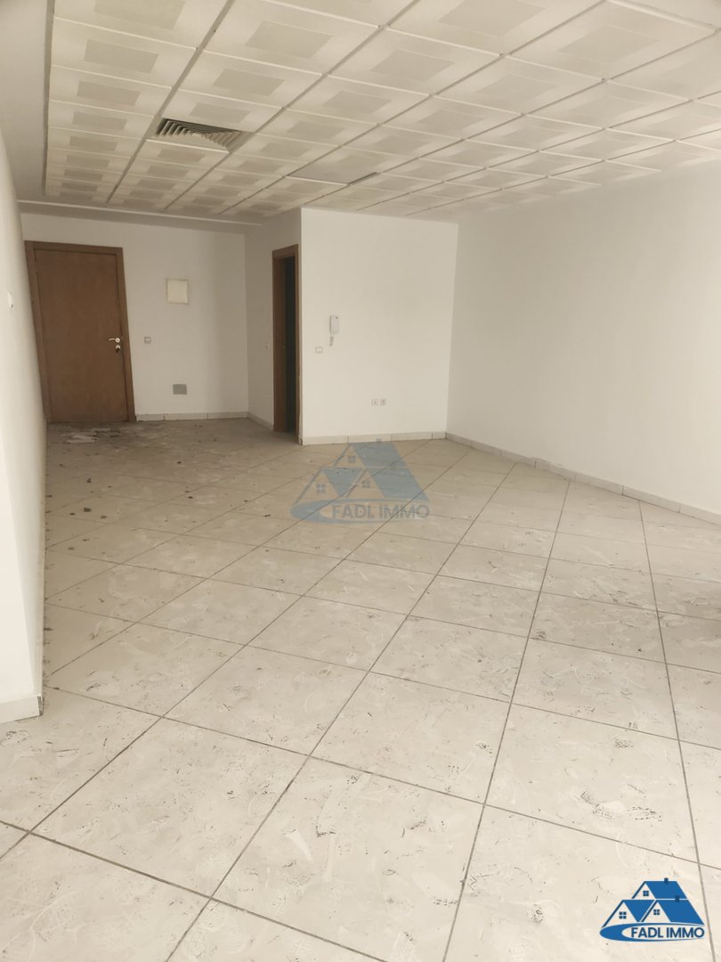 Alquilar Oficina Frontal a 5 min de la Estación de Tren de Alta Velocidad Kénitra - Photo 3