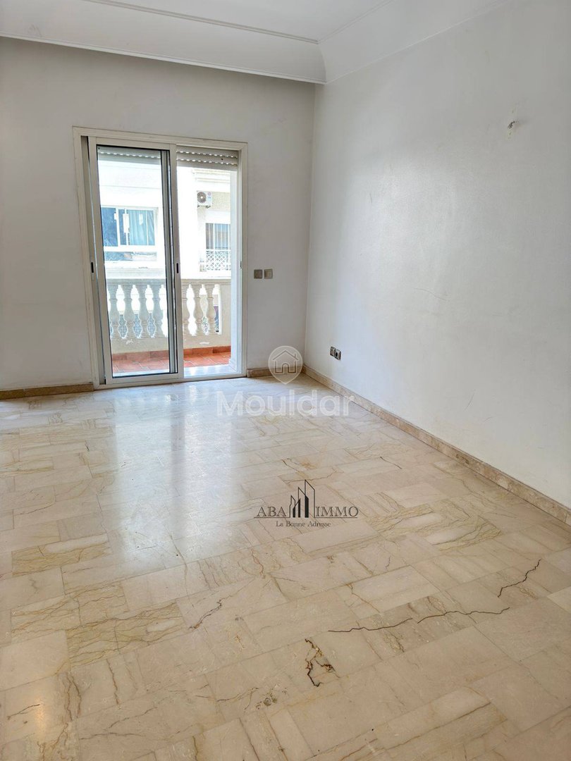 شقة واسعة للإيجار: 3 غرف في الدار البيضاء - Photo 3