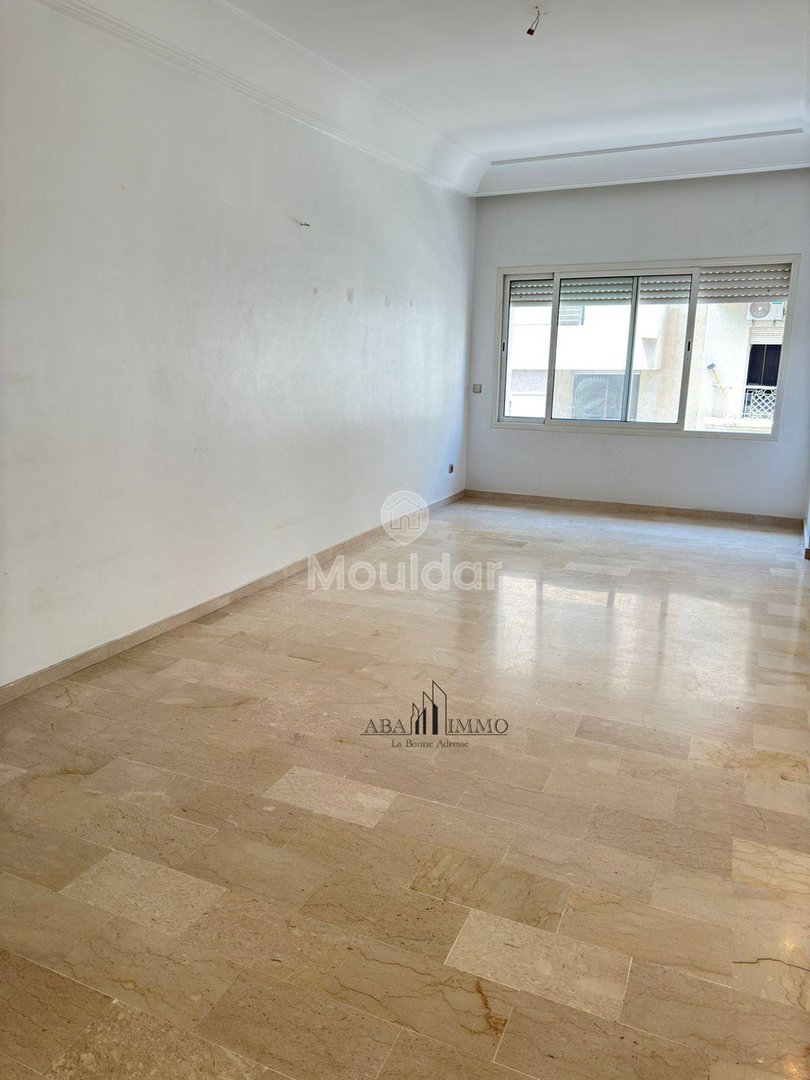 شقة واسعة للإيجار: 3 غرف في الدار البيضاء - Photo 2