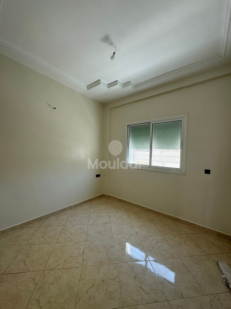 For Sale: Spacious 3-Bedroom Apartment in Fez, 90m² - Photo 2