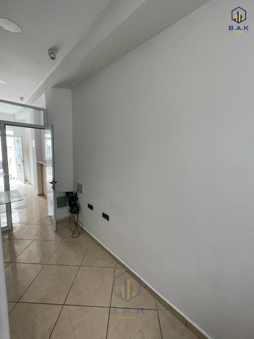 Local commercial à louer La ville haute - Photo 3