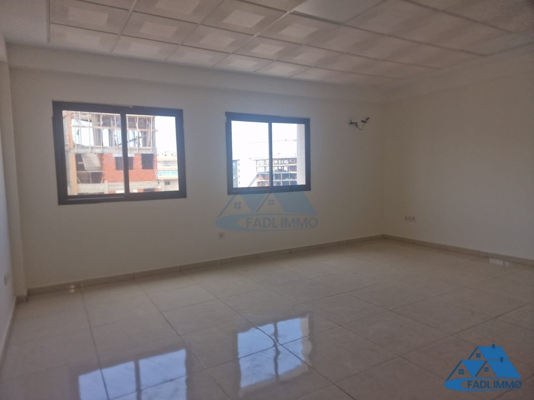 Bureau neuf à vendre à 5min de la gare Kénitra - Photo 1
