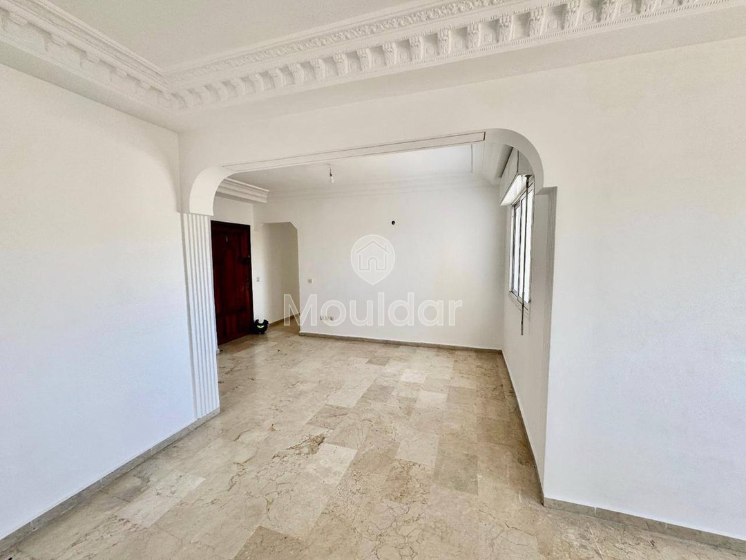 For Sale: Charming 2 Bedroom Apartment in Maarif, Casablanca - Photo 4