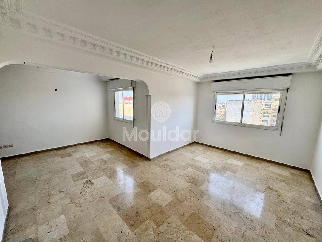 For Sale: Charming 2 Bedroom Apartment in Maarif, Casablanca - Photo 5