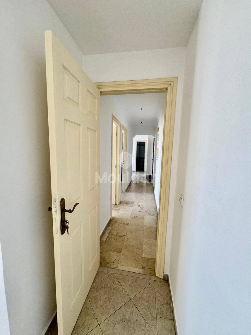 For Sale: Charming 2 Bedroom Apartment in Maarif, Casablanca - Photo 8