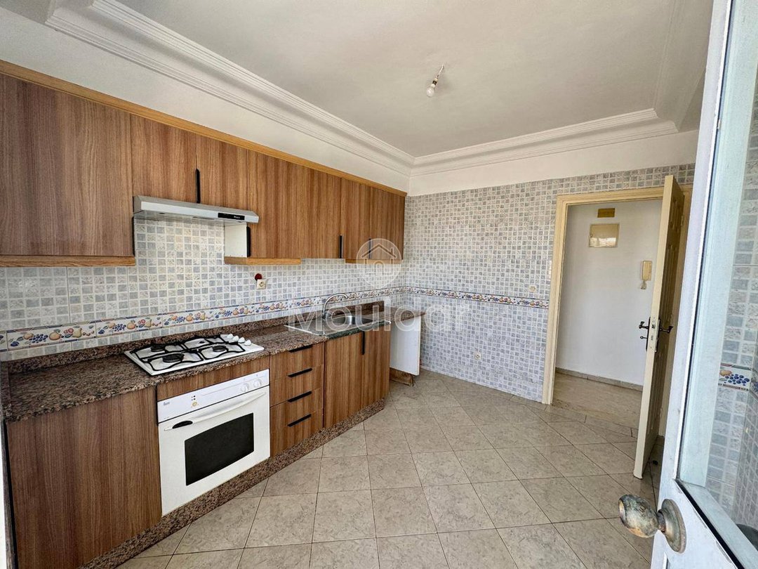 For Sale: Charming 2 Bedroom Apartment in Maarif, Casablanca - Photo 11