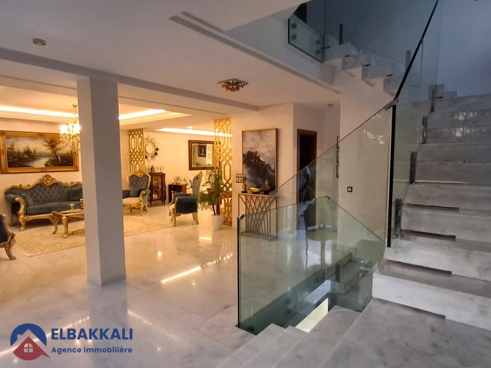 فيلا فسيحة فاخرة للإيجار - Photo 14