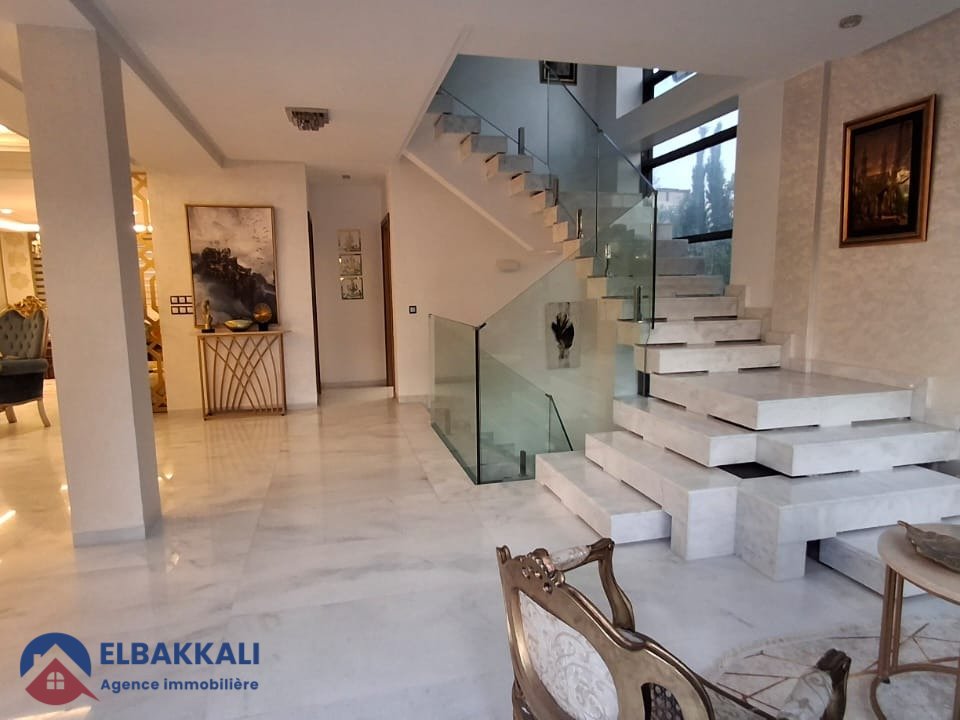 فيلا فسيحة فاخرة للإيجار - Photo 13