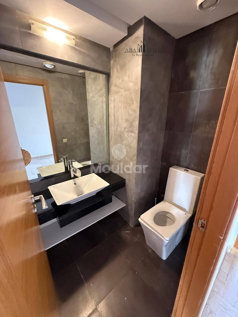 شقة للإيجار في الدار البيضاء - عين دياب، 3 غرف مريحة - Photo 9