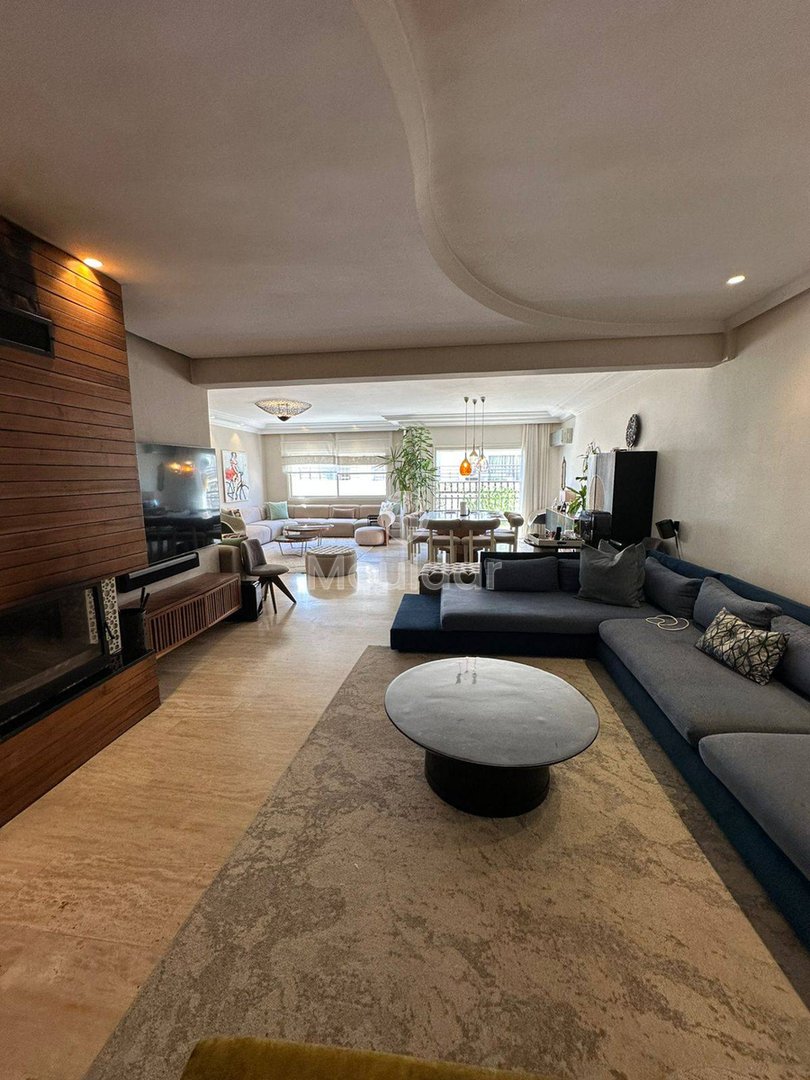 Chic 3-Bedroom Apartment for Sale in the Golden Triangle, Casablanca - Photo 1