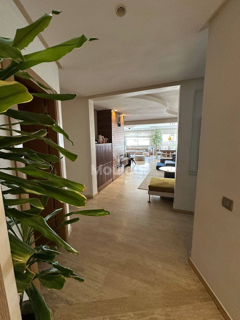 Chic 3-Bedroom Apartment for Sale in the Golden Triangle, Casablanca - Photo 10