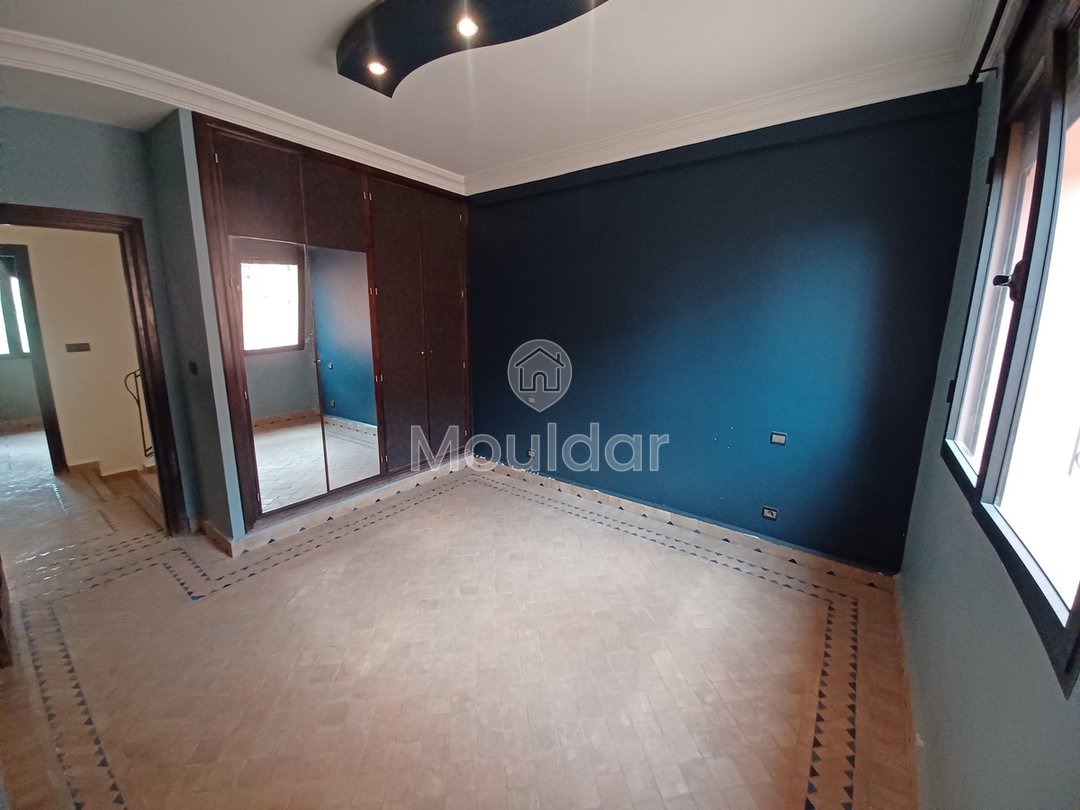 Villa Spacieuse à Marrakech : 4 Chambres, 240m² à Saisir - Photo 4