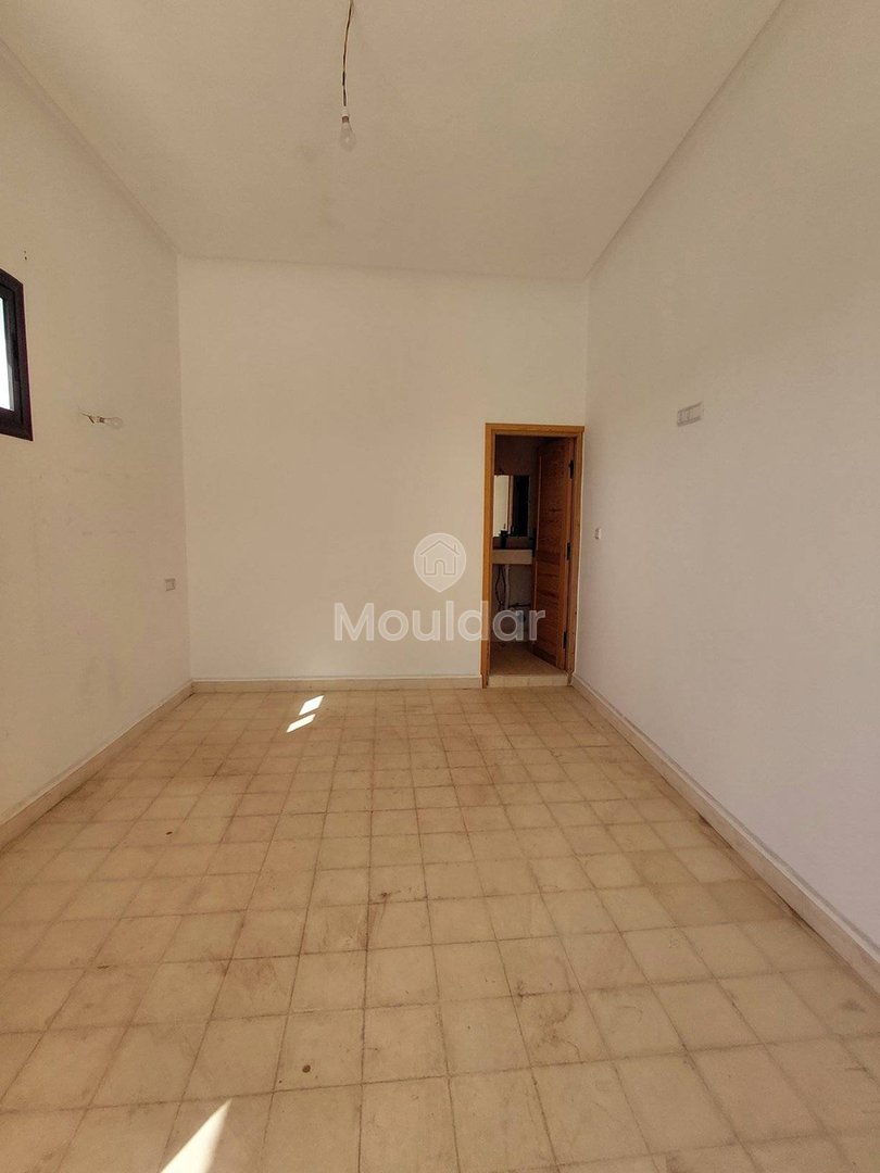 Luxury Villa for Rent: 5 Bedrooms with Garden and Pool - Photo 16