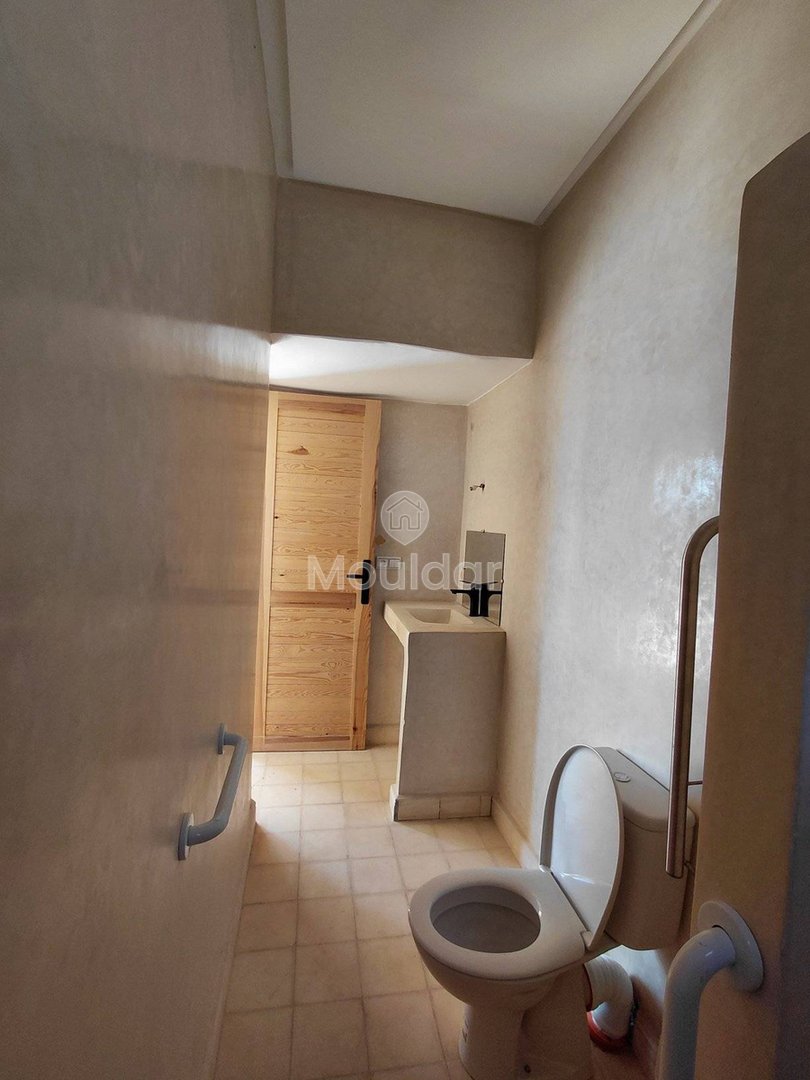 Luxury Villa for Rent: 5 Bedrooms with Garden and Pool - Photo 17