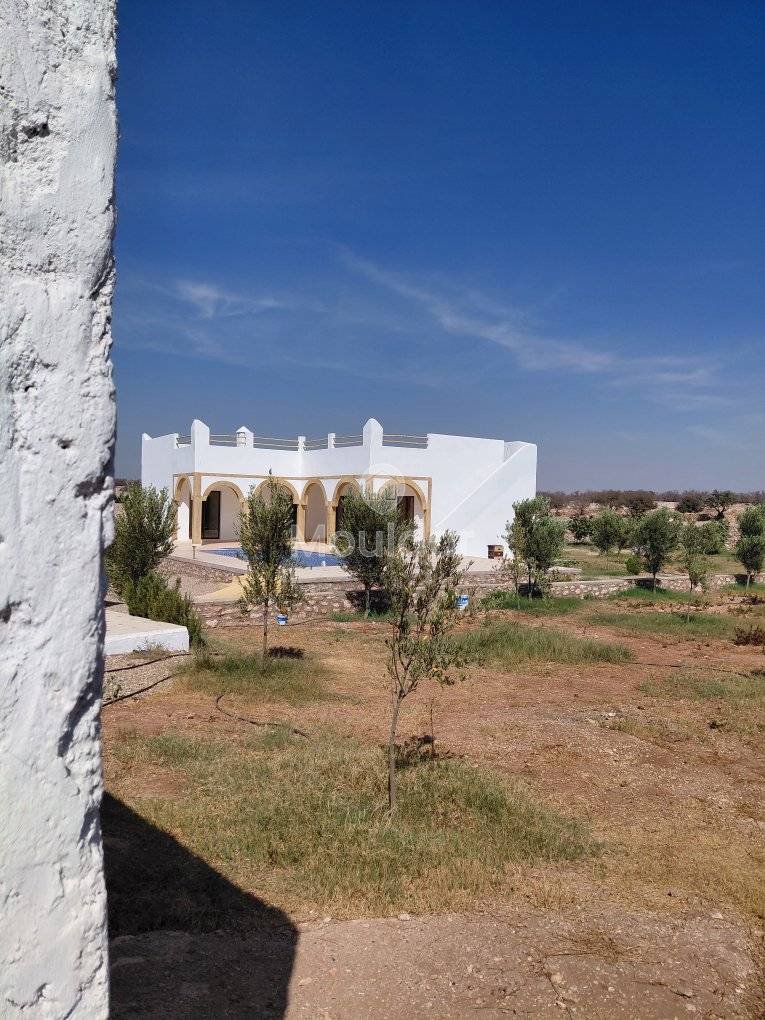 Luxury Villa for Rent: 5 Bedrooms with Garden and Pool - Photo 11