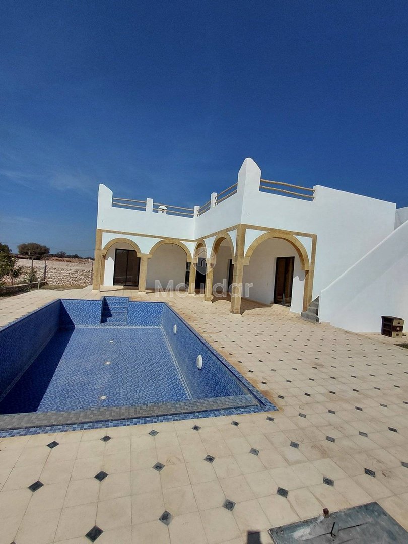 Luxury Villa for Rent: 5 Bedrooms with Garden and Pool - Photo 1