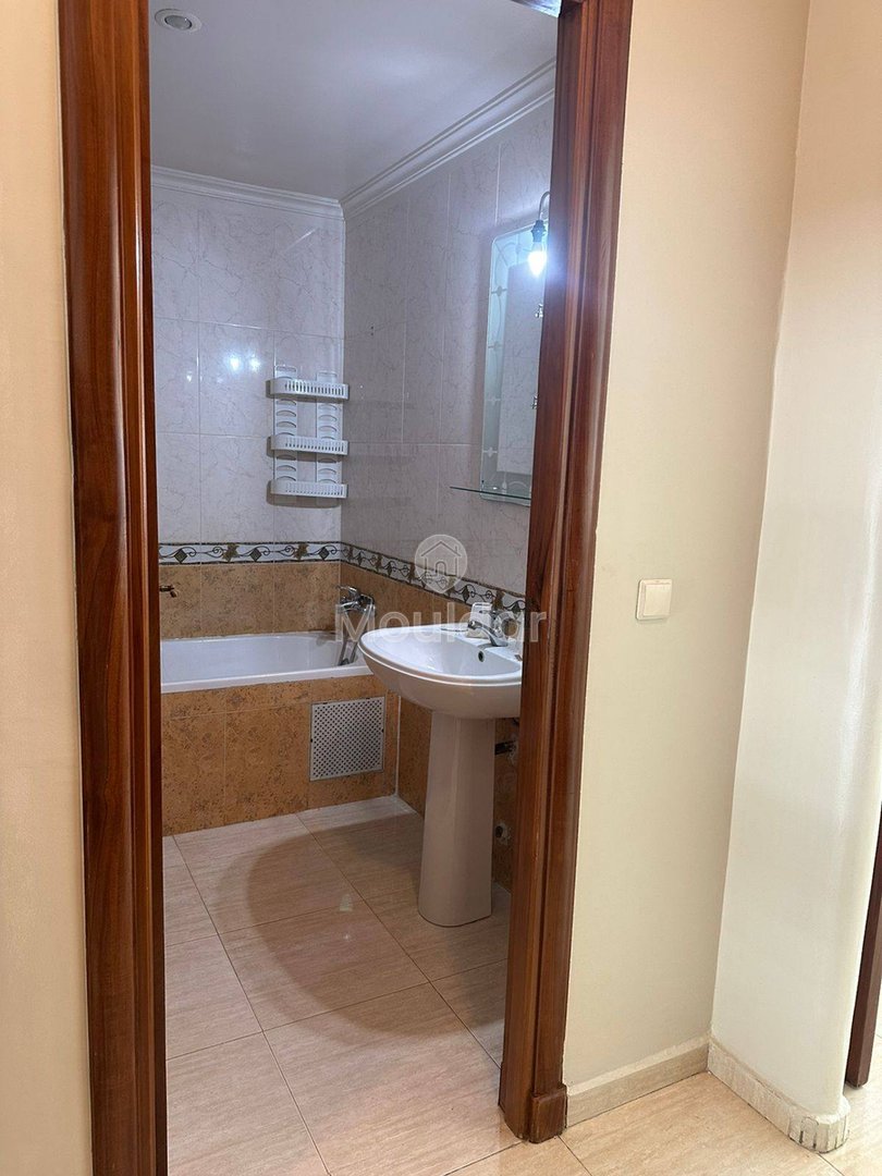 Casablanca'da kiralık daire: 2 yatak odası ile teras - Photo 10