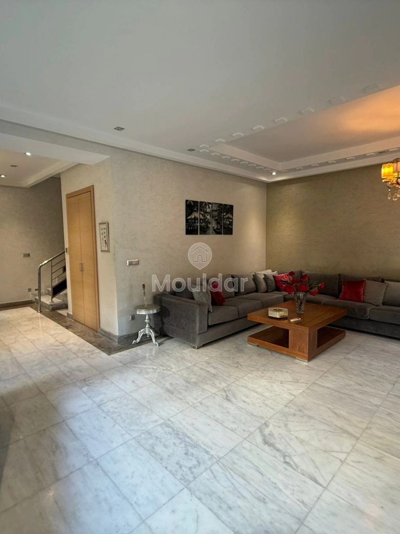 فيلا فاخرة للإيجار في الدار البيضاء - بوسيجور، 700 م² - Photo 1