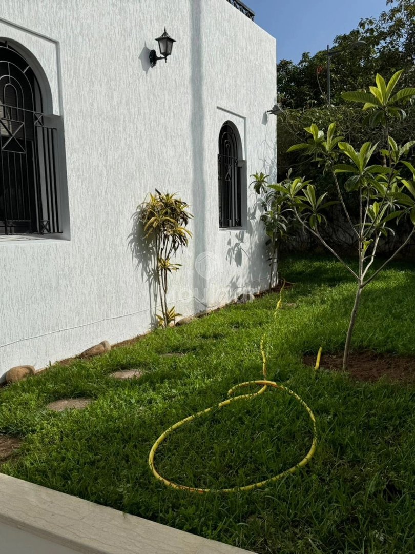 فيلا استثنائية للإيجار في الرباط، حي الرياض مع حديقة - Photo 9