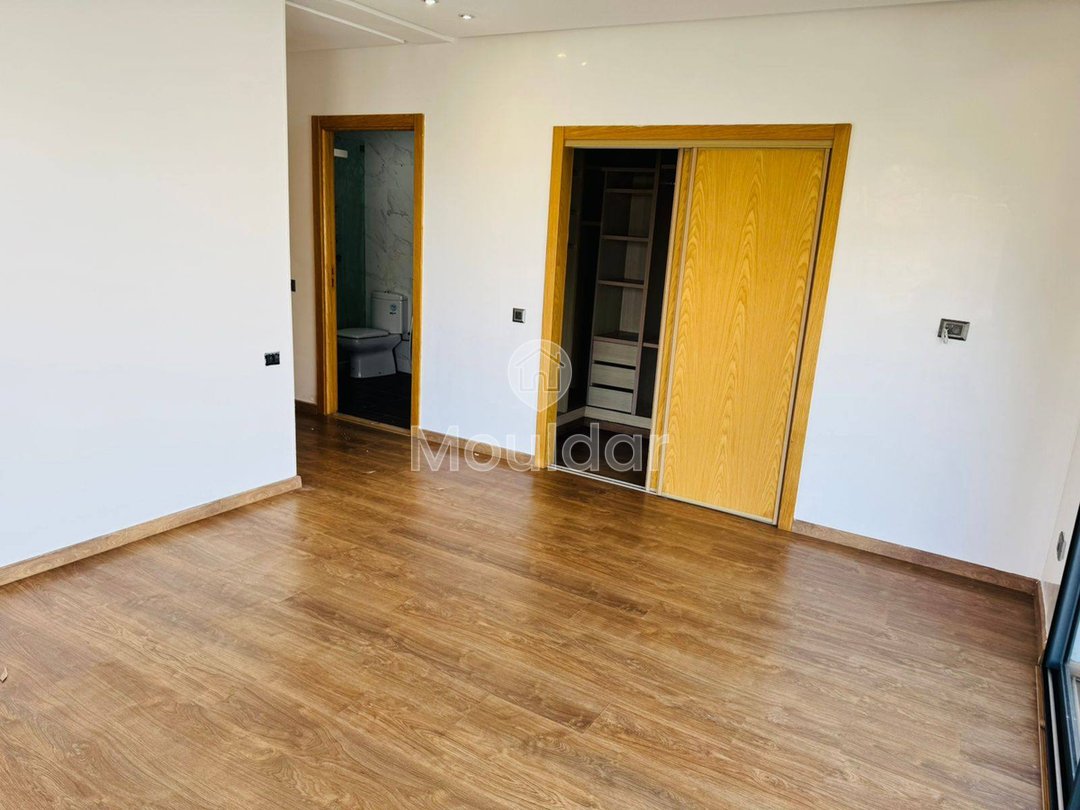 شقة للإيجار في دار بوعزة: الراحة والأمان - Photo 2