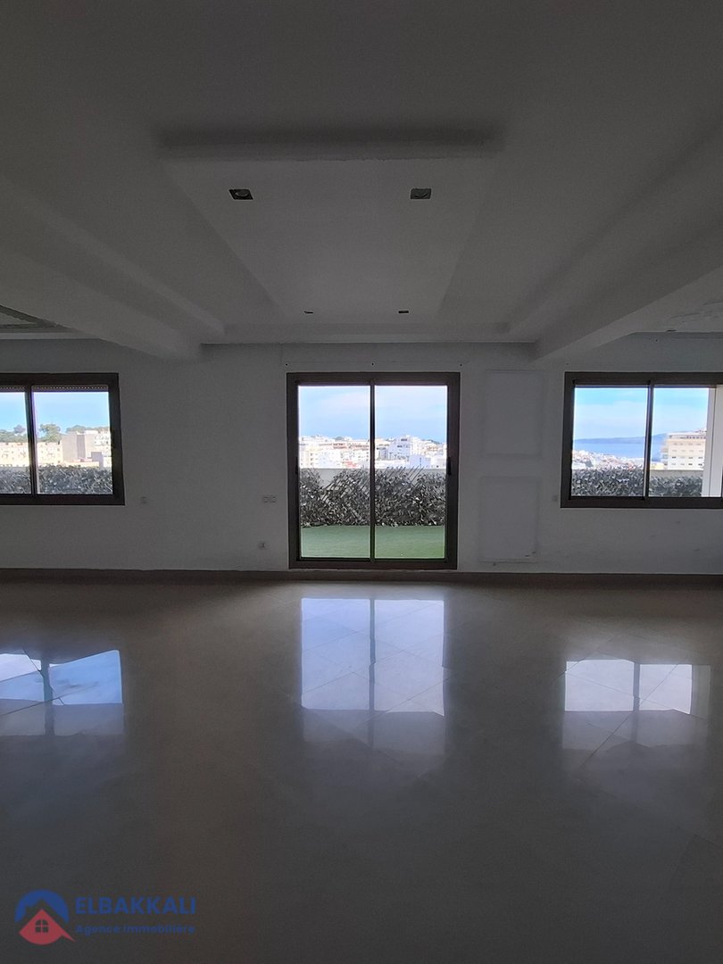 شقة للإيجار في طنجة: 5 غرف، إطلالة رائعة - Photo 8