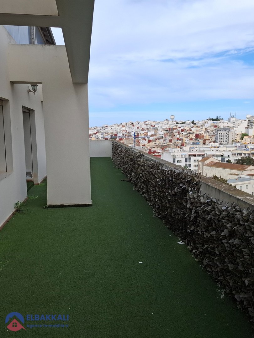 شقة للإيجار في طنجة: 5 غرف، إطلالة رائعة - Photo 1