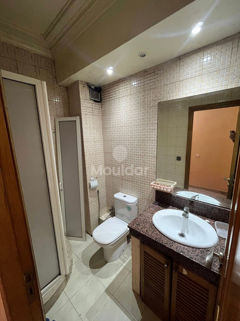 Casablanca'da teras ve klima ile modern bir daire kiralık - Photo 11